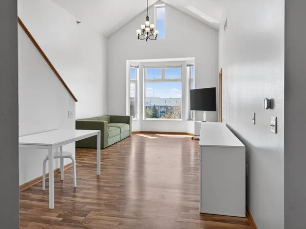 301 Harbour Town Dr APT 406, Madison, WI 53717