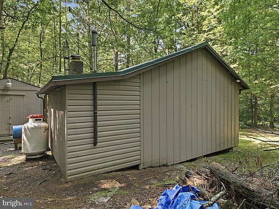 21st image of 776 Perry Dr
