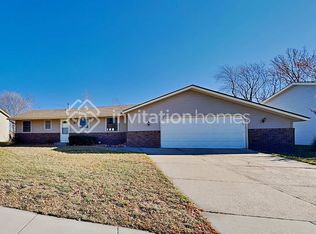 893 Hopewell Ln, Apple Valley, MN 55124