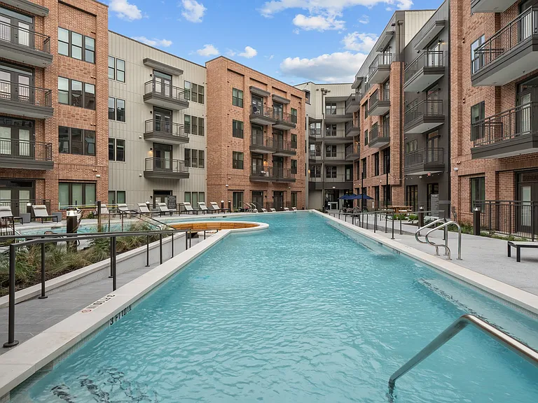 Eastpoint Apartments — Photo 23