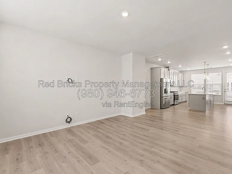 1420 Blanche St — Photo 13