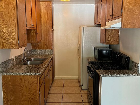 4th image of 3838 W 8th St APT 4