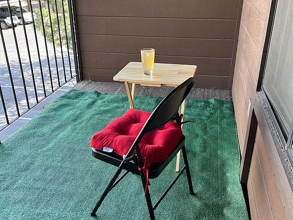 Sunny patio off LR