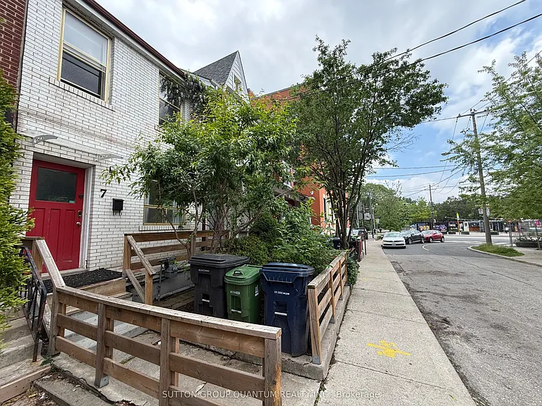 7 Casimir St — Photo 2