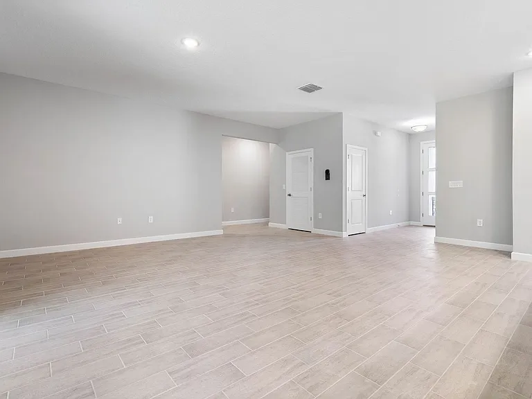 13 SW 34th Pl — Photo 6
