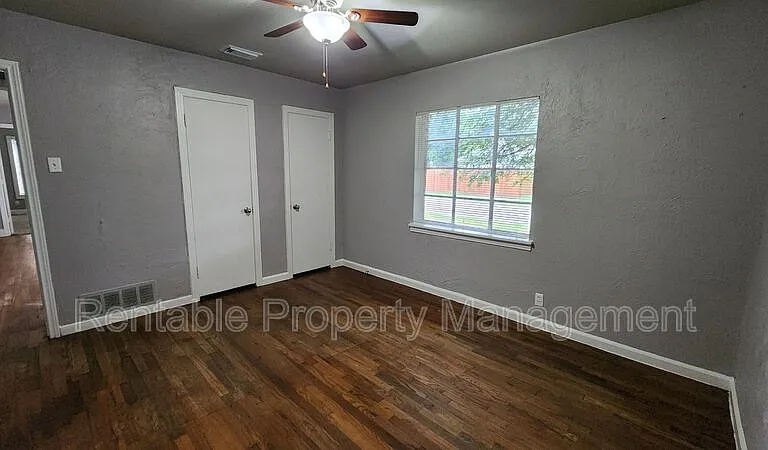 406 W 14th St — Photo 6