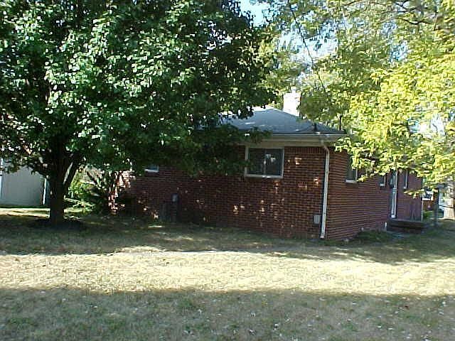 2nd image of 261 N 8th Ave