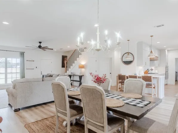 107 Tail Spin Cir, Weatherford, TX 76087