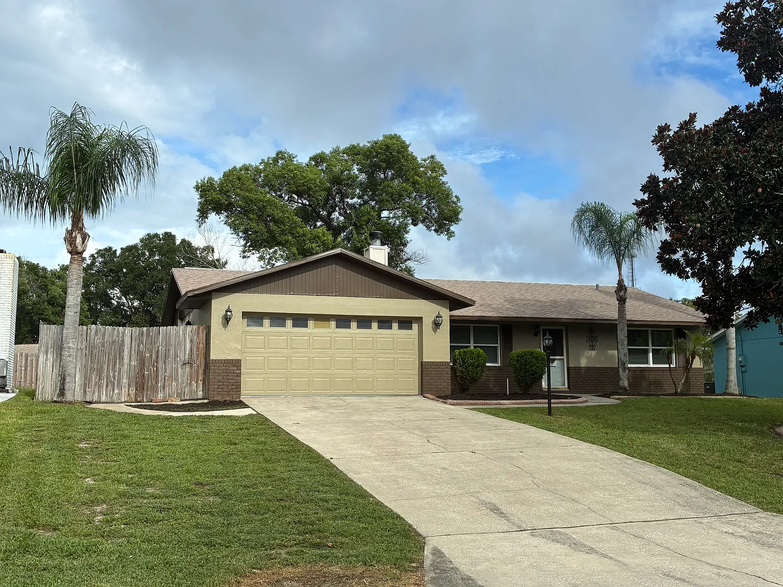 1075 Chelsea Way — Photo 2
