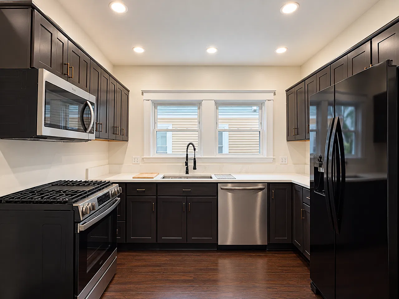 2 bed, 1200 sqft, $3,000 — Photo 1