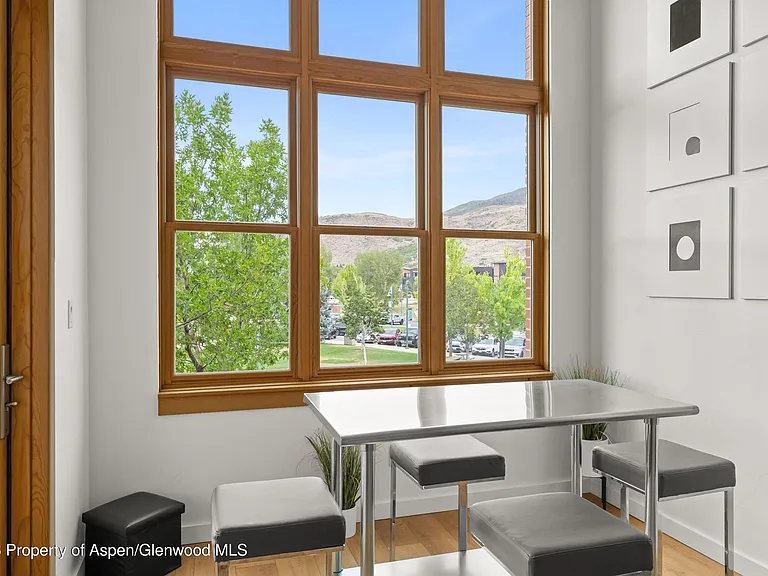 231 Robinson St #218 — Photo 7
