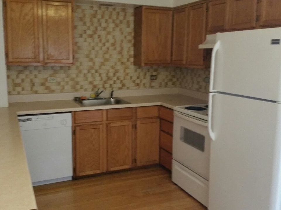 2nd image of 3841 Ivanhoe Ct APT B