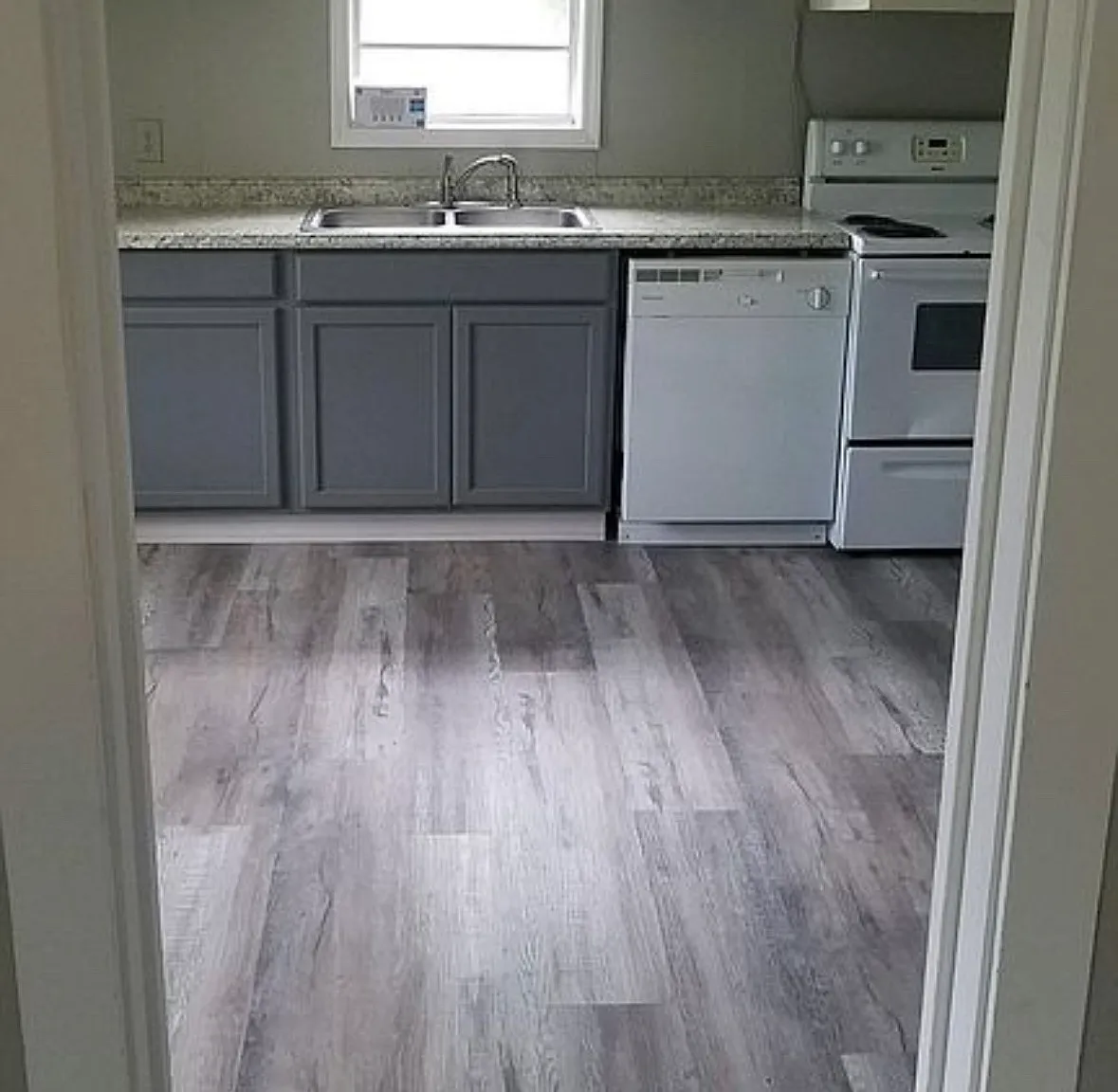 3 bed, 1.5 bath, 1032 sqft, $1,275 — Photo 3