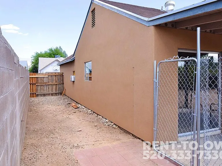 8661 N Newhill Ave — Photo 18