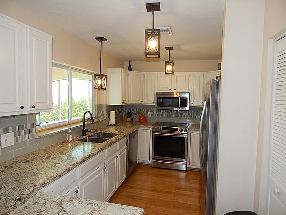 2nd image of 107 W Indies Dr