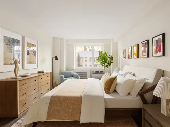 411 East 53rd Street image 9 of 12