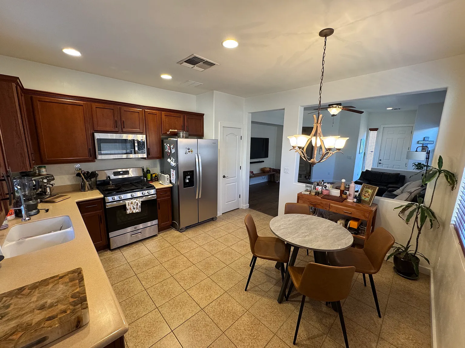 3 bed, 1226 sqft, $1,950 — Photo 4