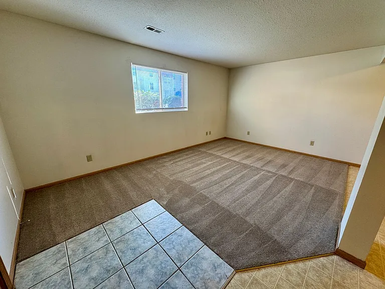 Lakeview Apartments — Photo 15