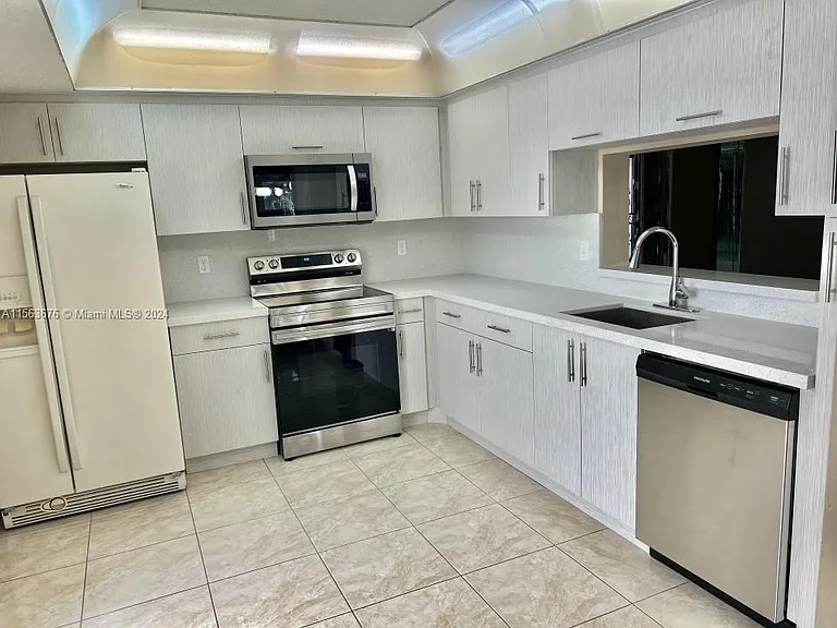 335 Ives Dairy Rd #A33506 — Photo 5