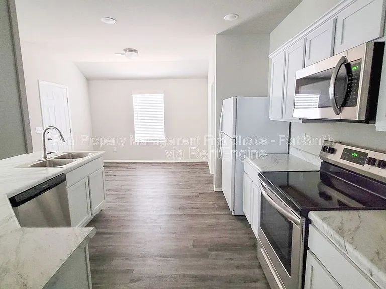 8218 Melody Ln — Photo 11