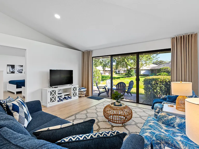 615 Club Dr — Photo 4