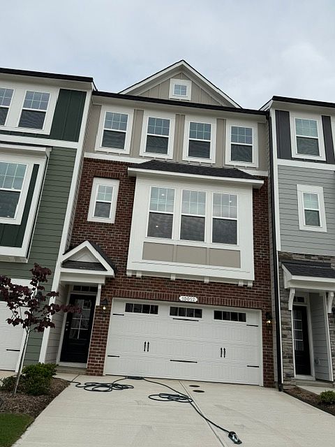 1st image of 10052 Secluded Garden Dr