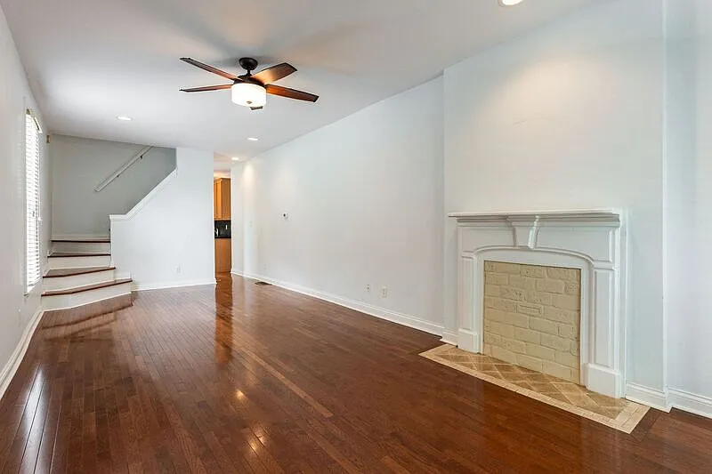 2 bed, 2.0 bath, 1008 sqft, $2,300 — Photo 3