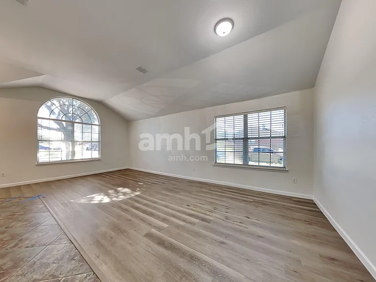 347 Tioga Dr — Photo 5