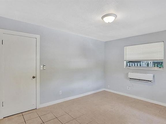 5th image of 893 NE 39th St #1