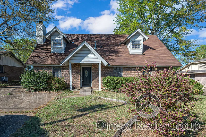 5827 Darien Dr