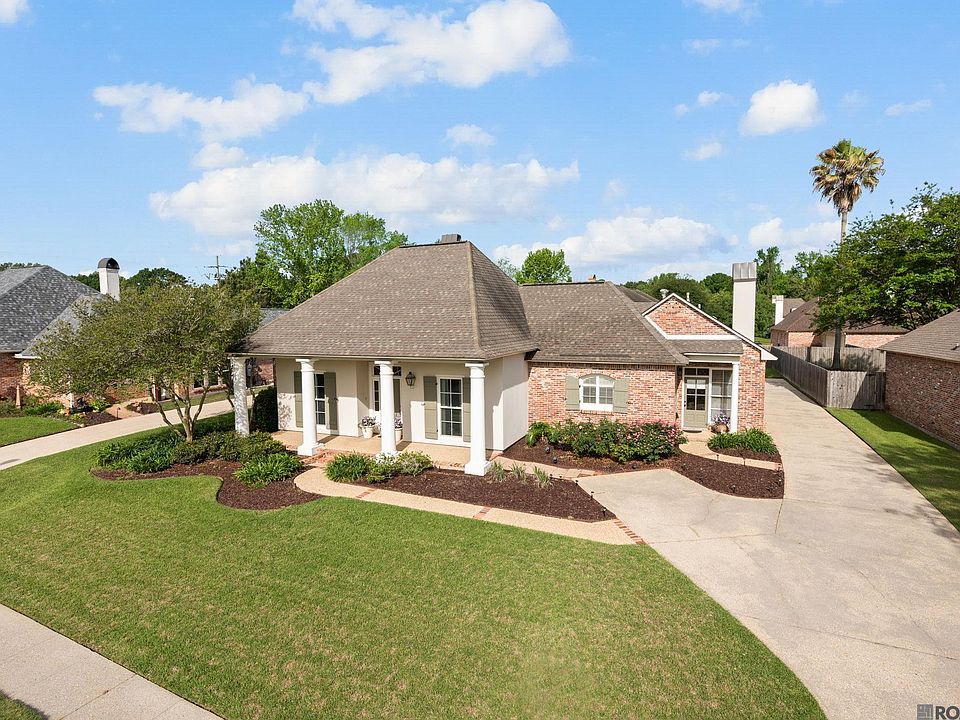 1st image of 17952 Heritage Estates Dr