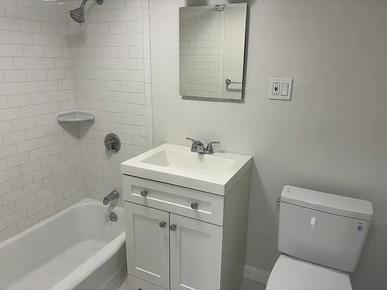 60 Gorham Ave #D — Photo 2