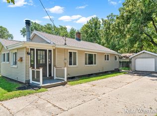 110 32nd St SE, Wyoming, MI 49548