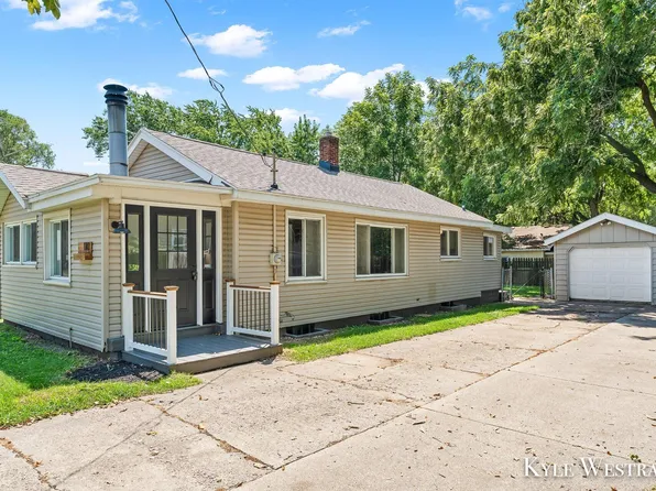 110 32nd St SE, Wyoming, MI 49548