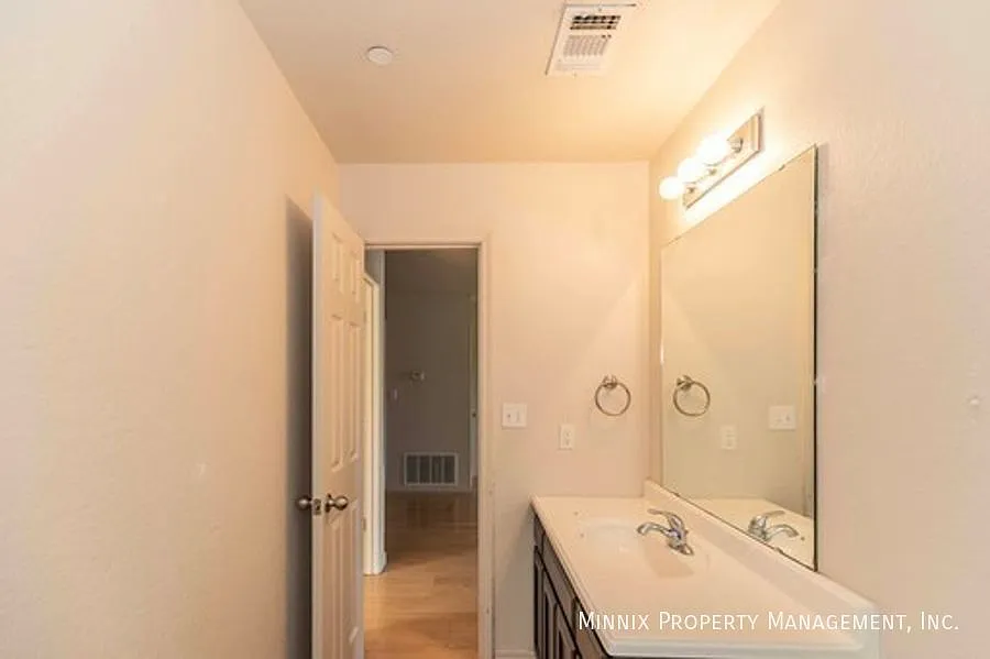 203 27th Street #F — Photo 4