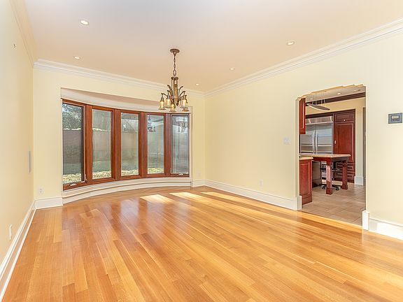 4th image of 1408 W 33rd Ave