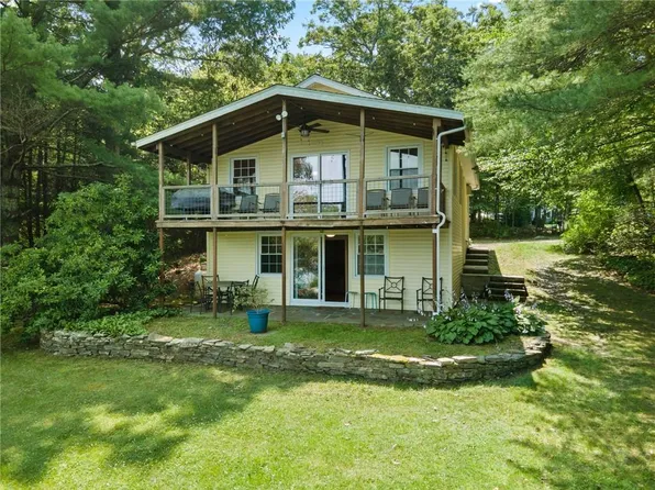 37 Yeles Ln, Hope Valley, RI 02832