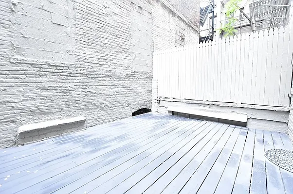 Rented by Akam Sales and Brokerage | media 16