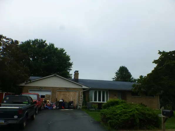 271 Maple Dr, Morgantown, PA 19543