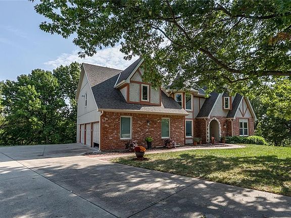 3rd image of 4833 S Tierney Dr