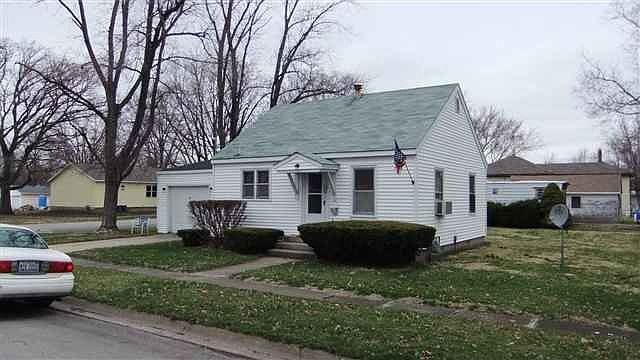 2nd image of 207 E Walnut St
