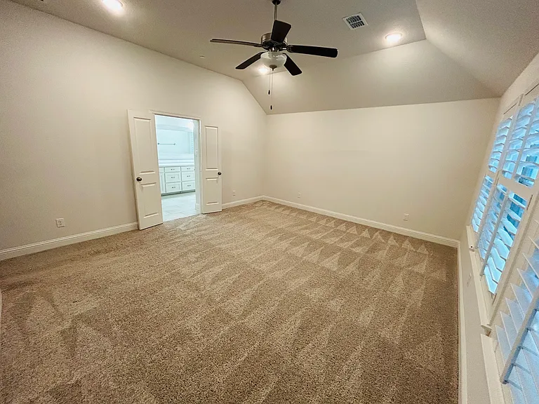 1045 Drew Ln — Photo 11