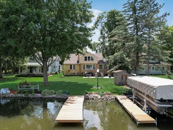 413 Fox Isle Park DRIVE, Waterford, WI 53185