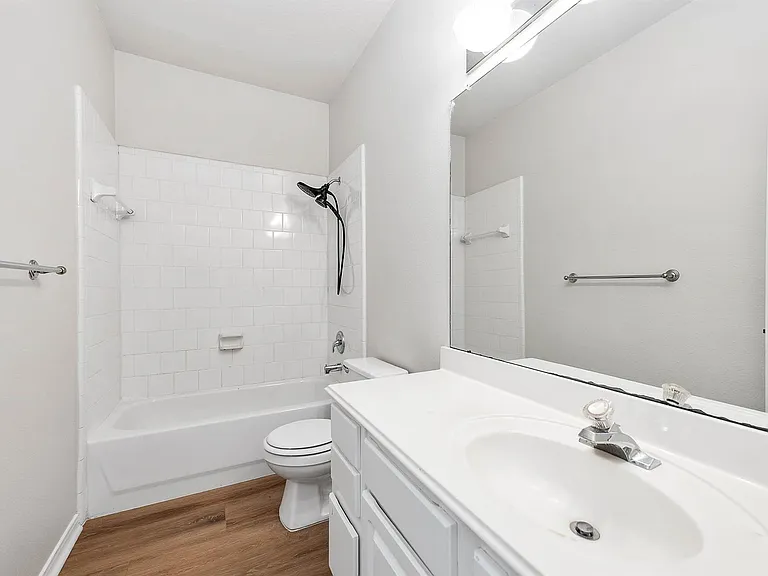 7902 Feather Springs Dr — Photo 24