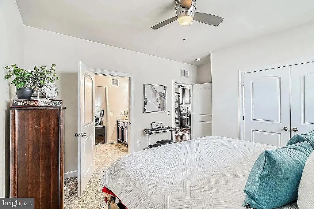 2 bed, 2.0 bath, 1333 sqft, $2,999 — Photo 2