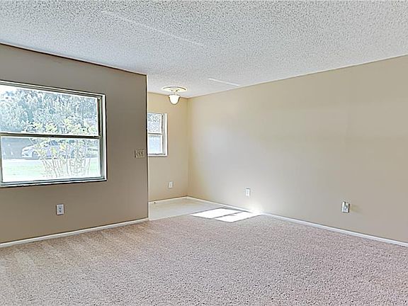 2nd image of 407 E Oakwood Ave