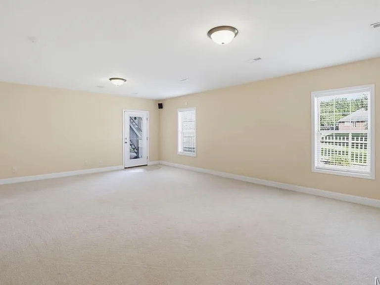 1835 Evondale Dr — Photo 22