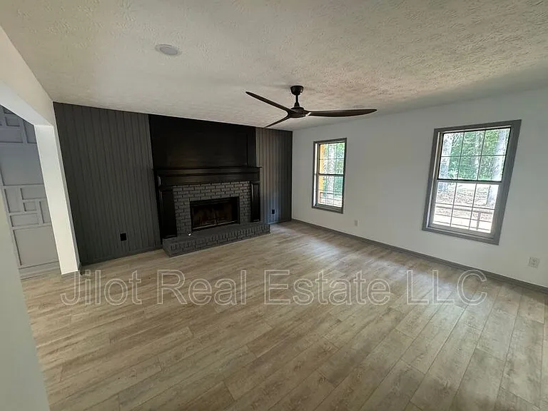 63 Lakeview Ln — Photo 6