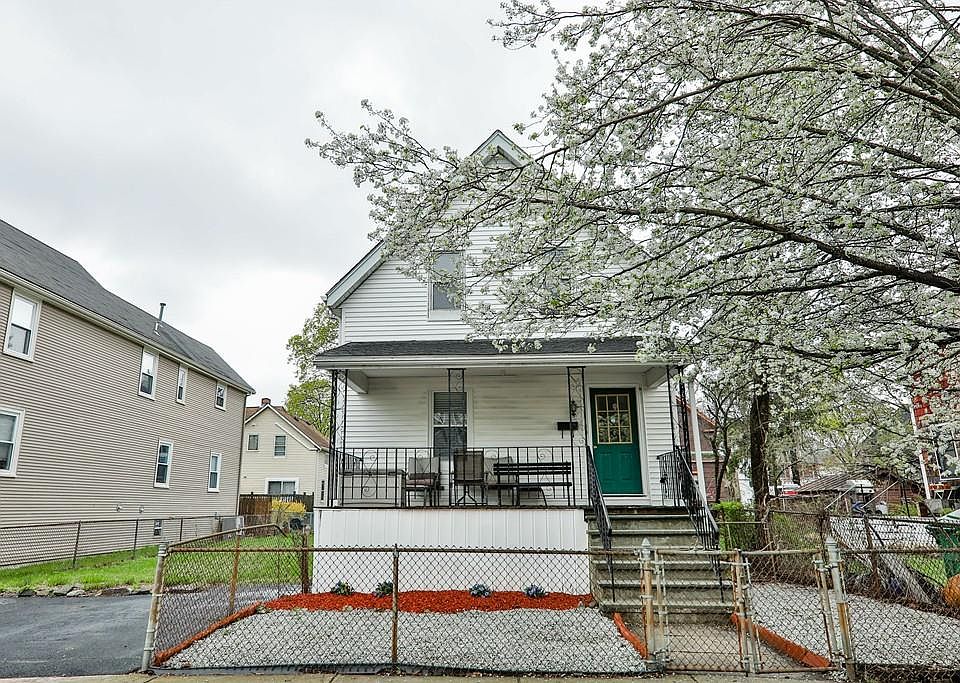 2nd image of 45 Lincoln St