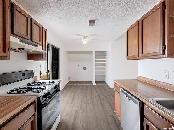 4th image of 8034 Fair Bend